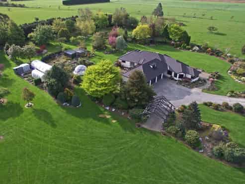 7 Mona Bush Road, Roslyn Bush