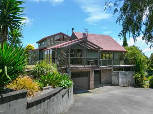 12 Ridgewood Drive, Frankleigh Park