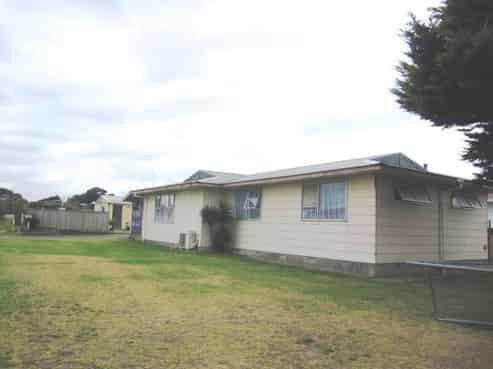 2 Robert Mckeen Street, Otaki Beach