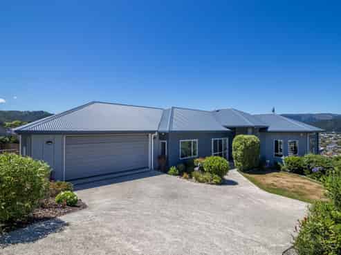 13A Riverstone Drive, Riverstone Terraces