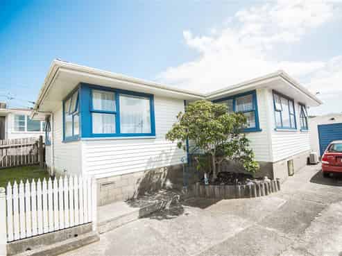 63 Mark Avenue, Paparangi