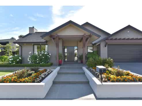 5 John Campbell Crescent, Middleton