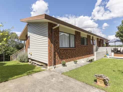 49 Heron Avenue East, Matua