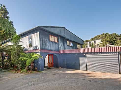 12 Tui Crescent, Waiatarua