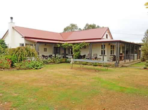 2 Essex Street, Weston