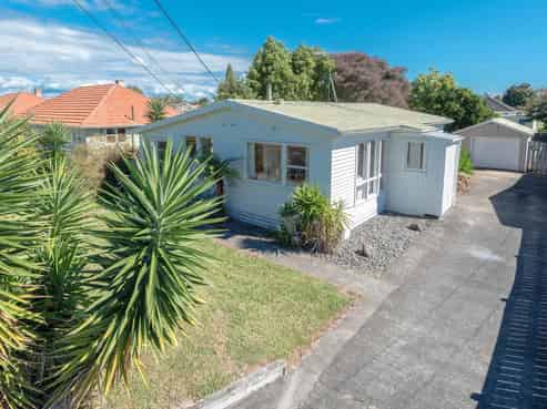 30 Pine Avenue, Bader