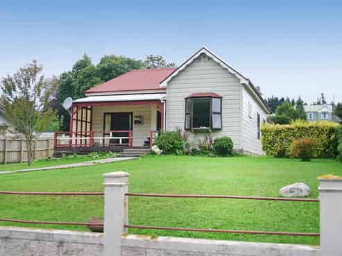 36 Irvine Street, Lawrence