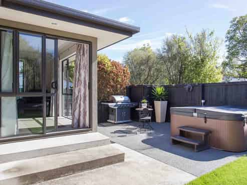 190 Main North Road, Redwood