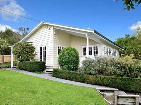 42 Mountain Road, Henderson Valley