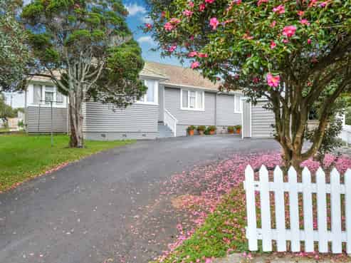 8 Martin Place, Panmure