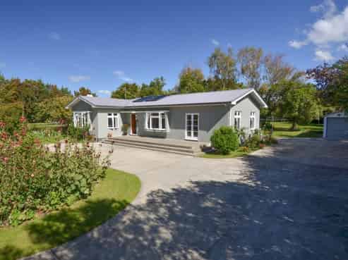 87 York Road, Longlands