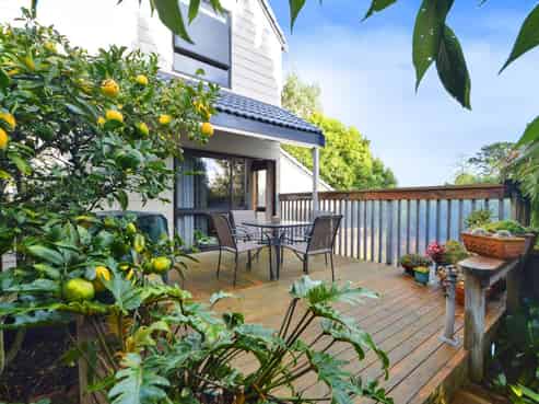 33 Waipuia Place, Greenhithe