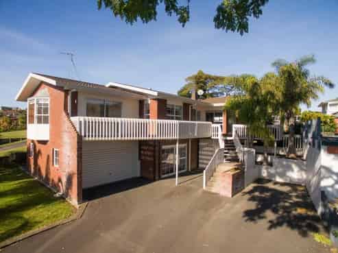 42 Gilbass Avenue, Hamilton Lake