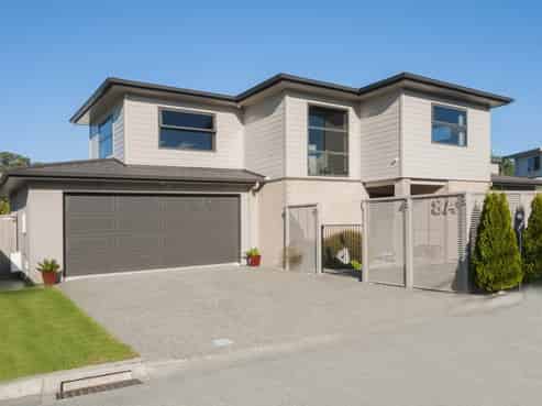 8A Glen Iris Grove, Woburn