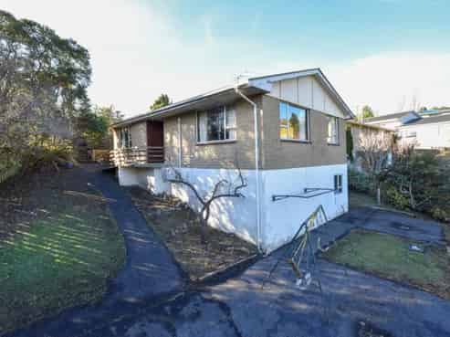 9 Bell Crescent, Concord