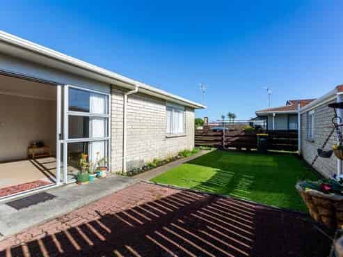 2/9 Clemow Road, Fitzroy