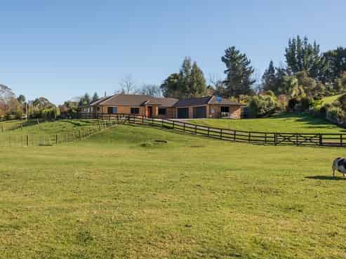 9 Ascot Vale, Tikitere