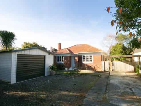 210 College Street, West End