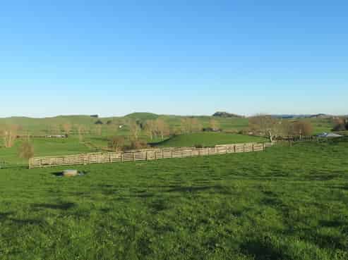 1672 Miranda Road, Mangatangi