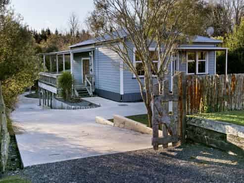 1575 River Road, Broadlands Forest