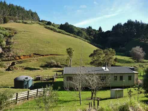 558 Backriver Road, Peria