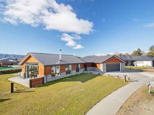 25 Finch Street, Albert Town