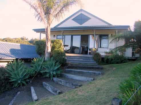 99 Main Road, Tairua