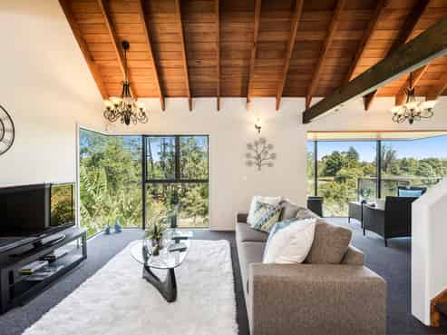 999 River Road, Queenwood