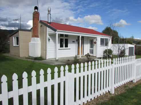 18 Derby Street, Tapanui