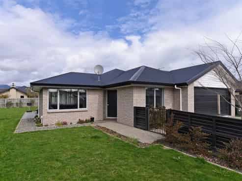 15 Wanderers Avenue, Brightwater