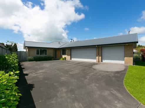 2 Oakwood Drive, Highlands Park