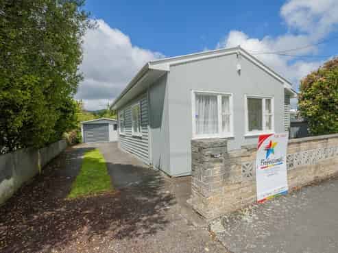 8 Golf Road, Manor Park