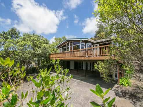 12 Raroa Terrace, Waiatarua