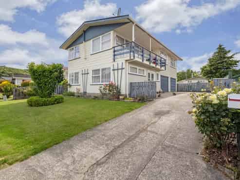 26 Shanly Street, Brown Owl