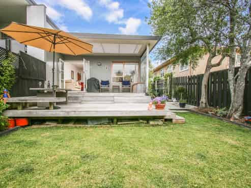 30A Hawkins Street, Meadowbank