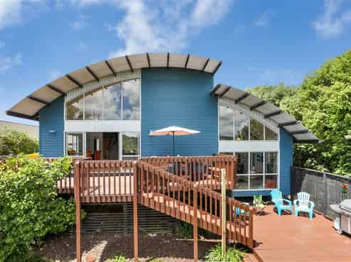 24B George Crescent, Buckland