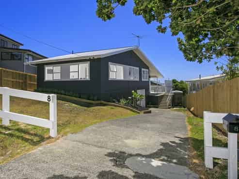 8 Hauraki Crescent, Pinehill