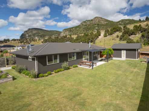 34 Quinnat Street, Albert Town