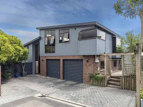 13 Farnham Drive, Richmond