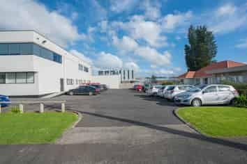 CONVENIENTLY LOCATED OFFICES OR RETAIL