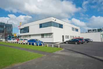 CONVENIENTLY LOCATED OFFICES OR RETAIL