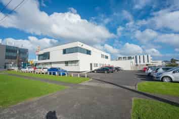 CONVENIENTLY LOCATED OFFICES OR RETAIL