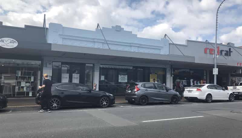 302 Barton Street, Hamilton Central