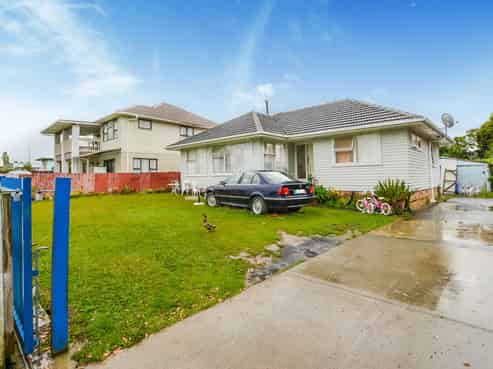 24 Tamariki Avenue, Kelston