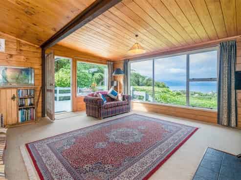 38 Akatea Road, Korokoro