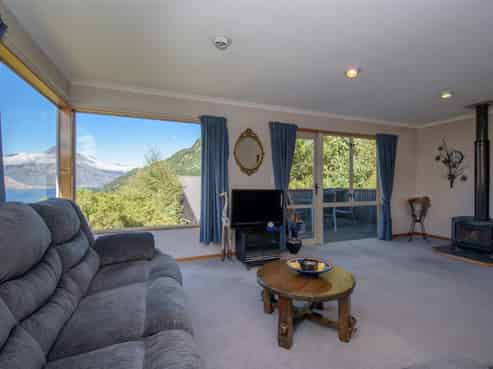 2 Dart Place, Fernhill/Sunshine Bay