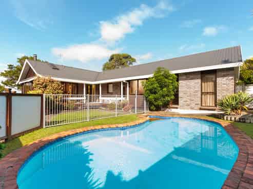 8 Sunny Bay Road, Matua