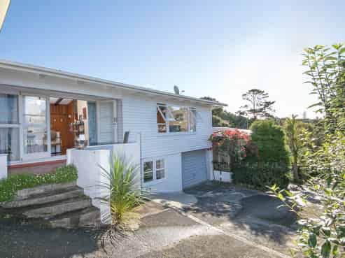 2/199 Titirangi Road, Titirangi