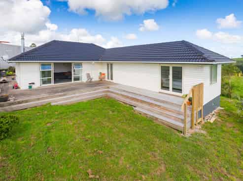 85 Heaven Road, Wharehine