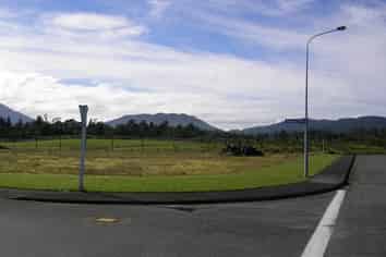 2 Sutton Road, Kaiata